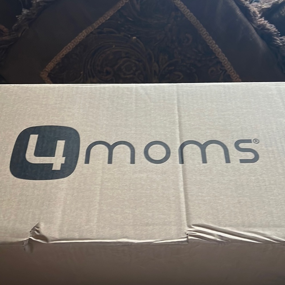 4 moms base